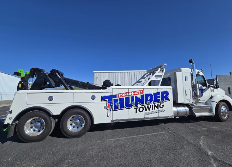 Heavy duty wrecker